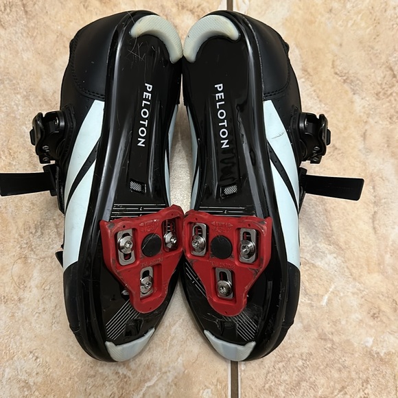 Peloton bike shoes with cleats size 39 (Size women’s 8) - Picture 3 of 7